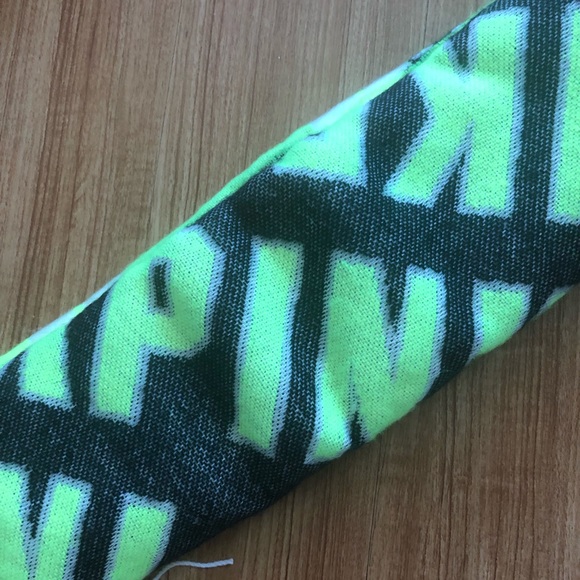 NWT VS PINK Oversized Blanket Scarf - Picture 8 of 9